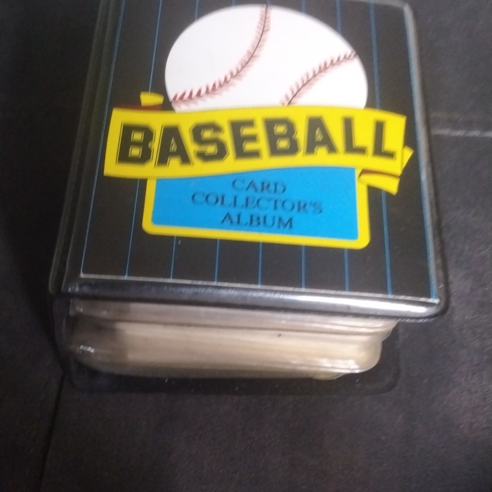 Baseball Cards Album - Picture 2 of 8